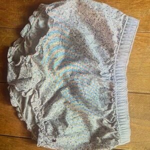 Tommy Hilfiger Light Purple Floral shorts size 12-18